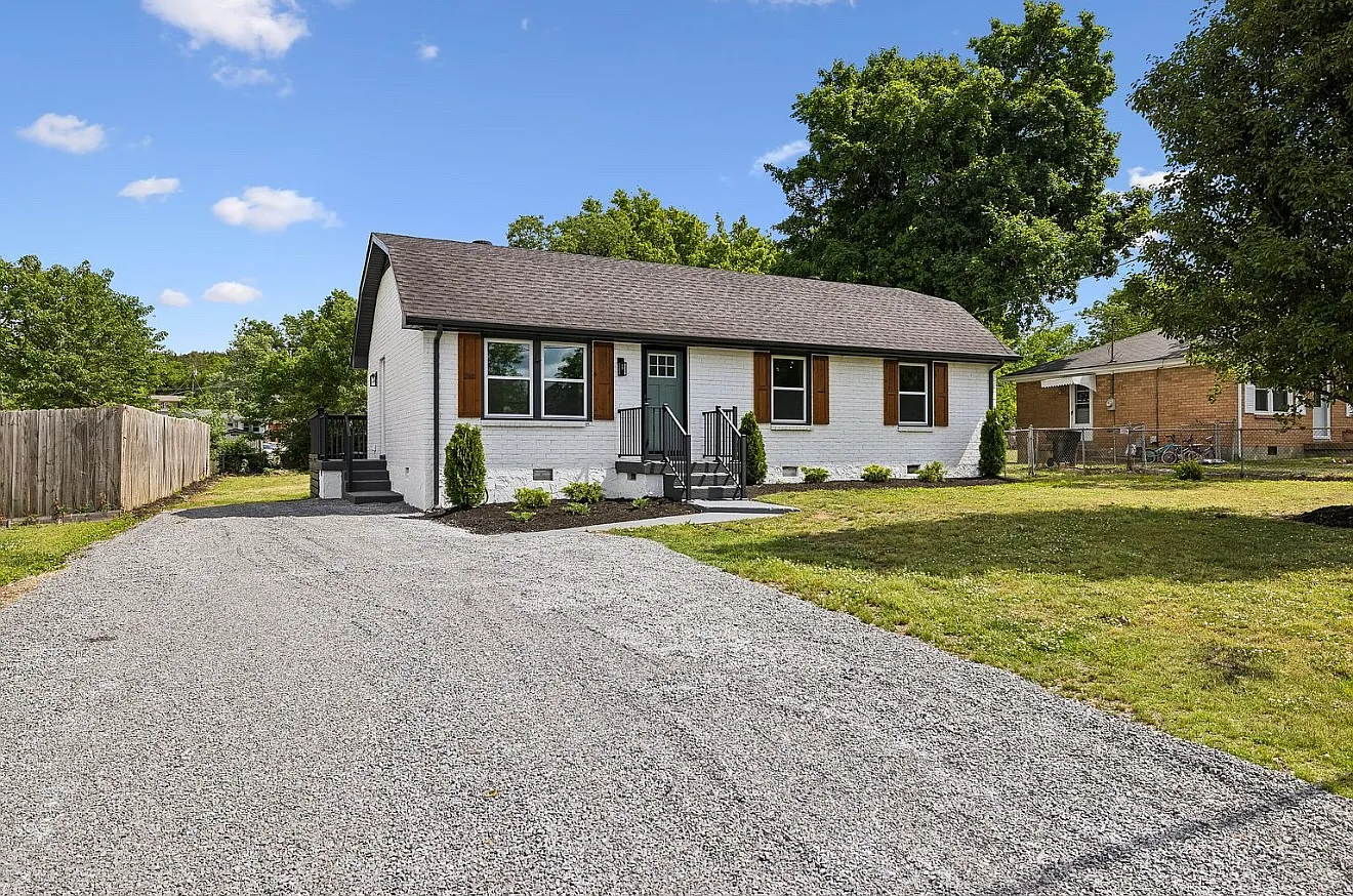 224 Cedar Dr — Photo 4