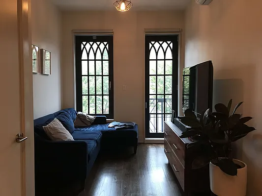 Rented by TheLocals LLC | media 40