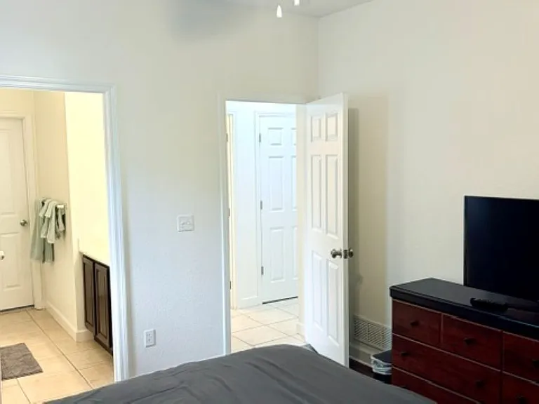 1022 New York St — Photo 16