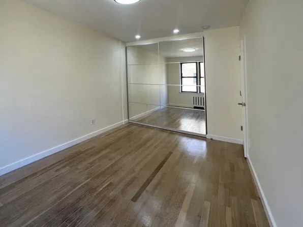 60 East 9th Street image 9 of 27