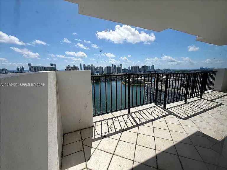 2750 NE 183rd St #Penthouse 10 — Photo 16