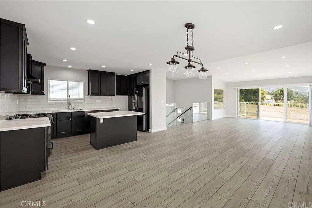 4 bed, 3.5 bath, 1880 sqft, $7,000 — Photo 4