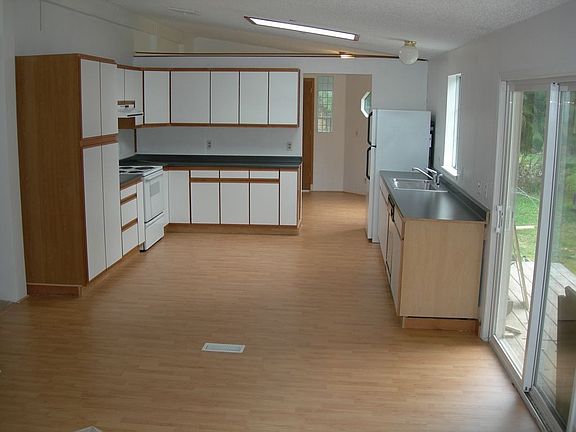 New Laminate floors in Kitchen 