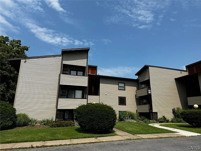 505 Village Blvd — Photo 2