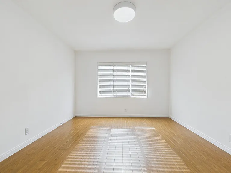 1111 Larrabee St — Photo 23