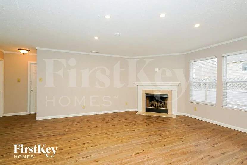 3 bed, 2.0 bath, 1593 sqft, $1,945 — Photo 2