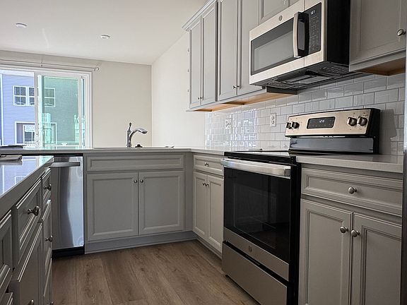 2nd image of 4631 Abbotswell Pl