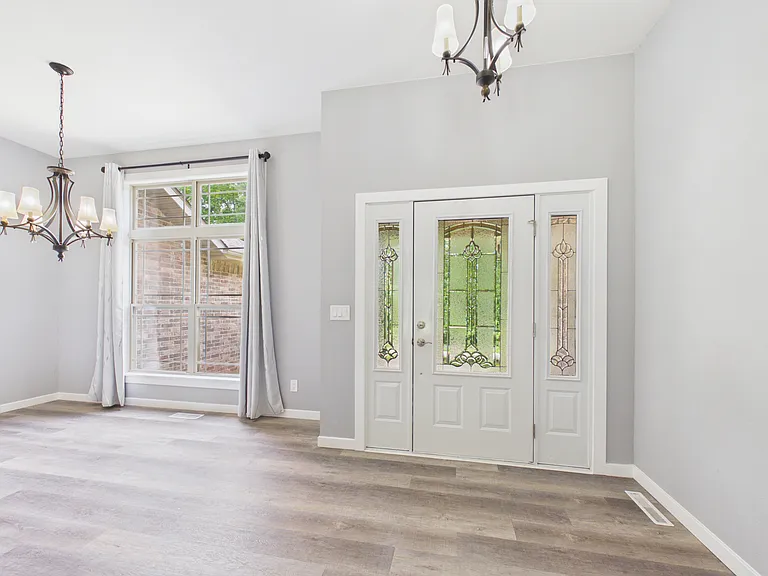 483 Baypoint Dr — Photo 3