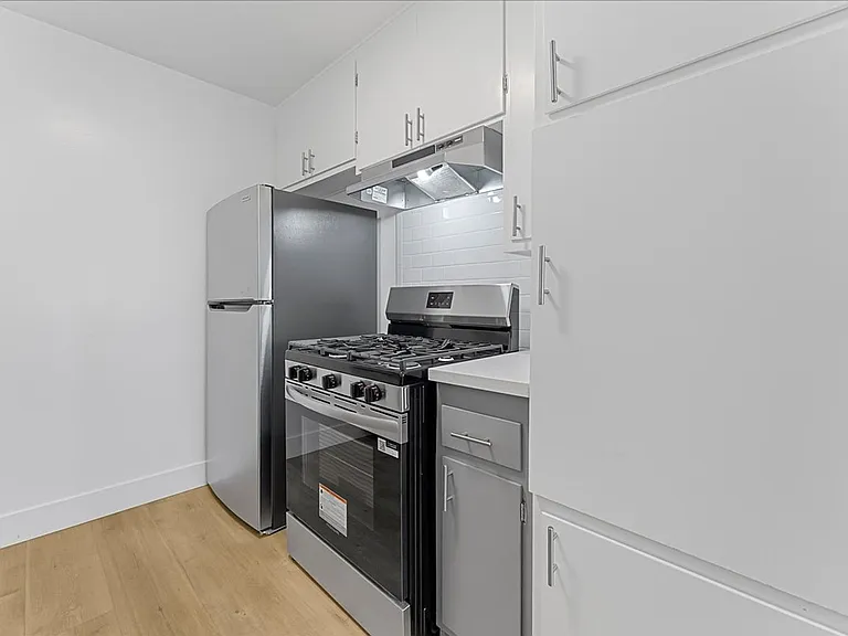 6615 Franklin Ave. — Photo 31