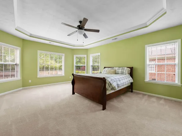 1016 Cathedral Dr, Suffolk, VA 23434