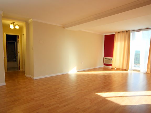 Huge Open Design LR