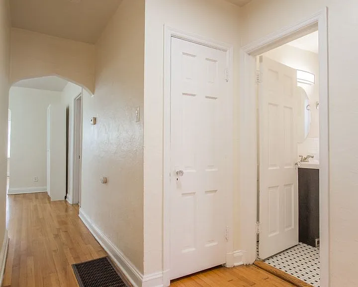 (204) 7339 Dartmouth Ave — Photo 13