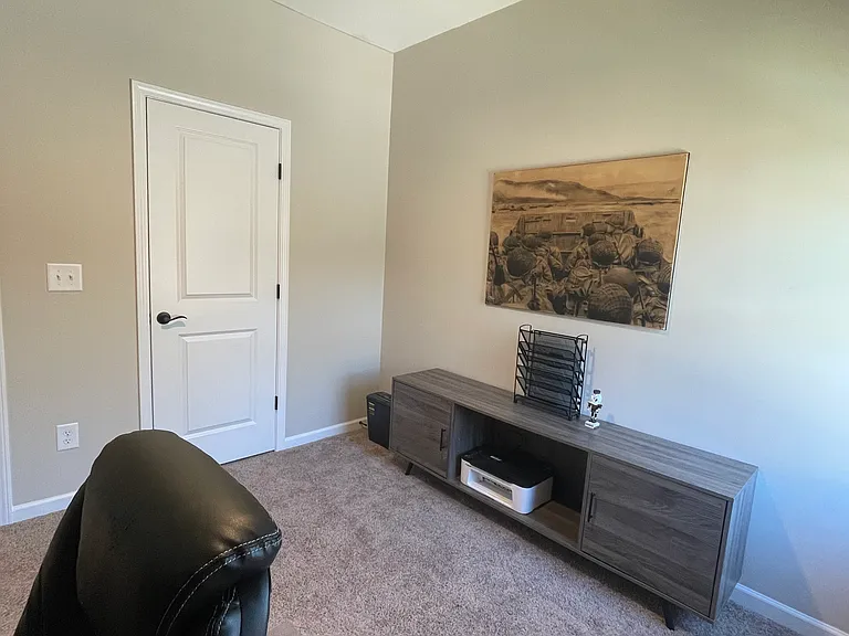 extra bedroom upstairs/office