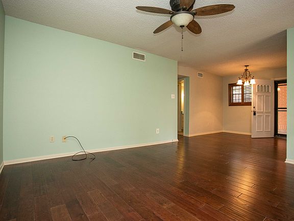 4th image of 2301 Lawnmont Ave APT 9