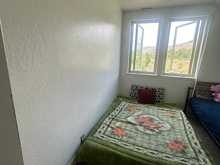 100 Lakeside Ct — Photo 11