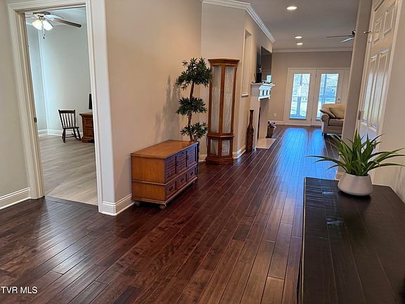 5th image of 1058 Waterbrooke Ln