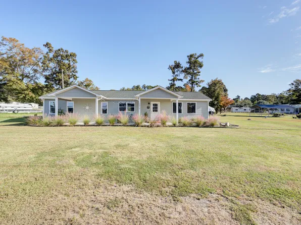 1573 Lesesne Dr, Manning, SC 29102