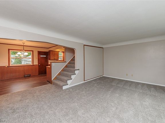 3rd image of 27692 Parkwood Dr