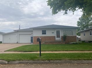1637 Mayfair Ave, Fremont, NE 68025