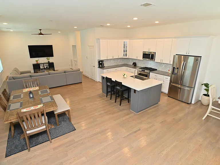 1117 W 16th St #C — Photo 55