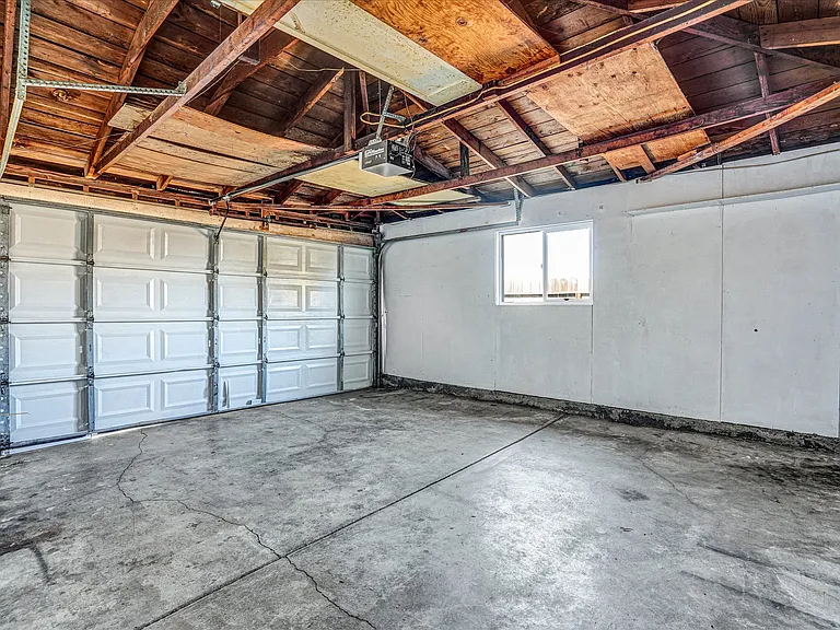 451 Wilshire Ave — Photo 29