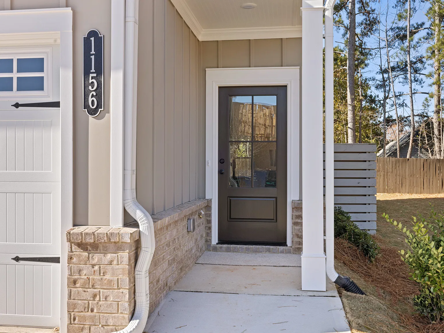 1156 Chastain Dr — Photo 4