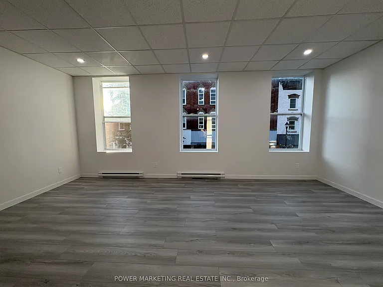 199 King St W #3 — Photo 7