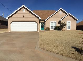 111 Ridgecrest Dr, Elk City, OK 73644
