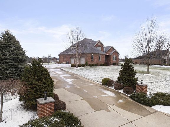 5th image of 1404 Greenbrier Dr