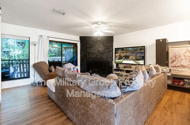 4814 Kingsmeadow Ln — Photo 2