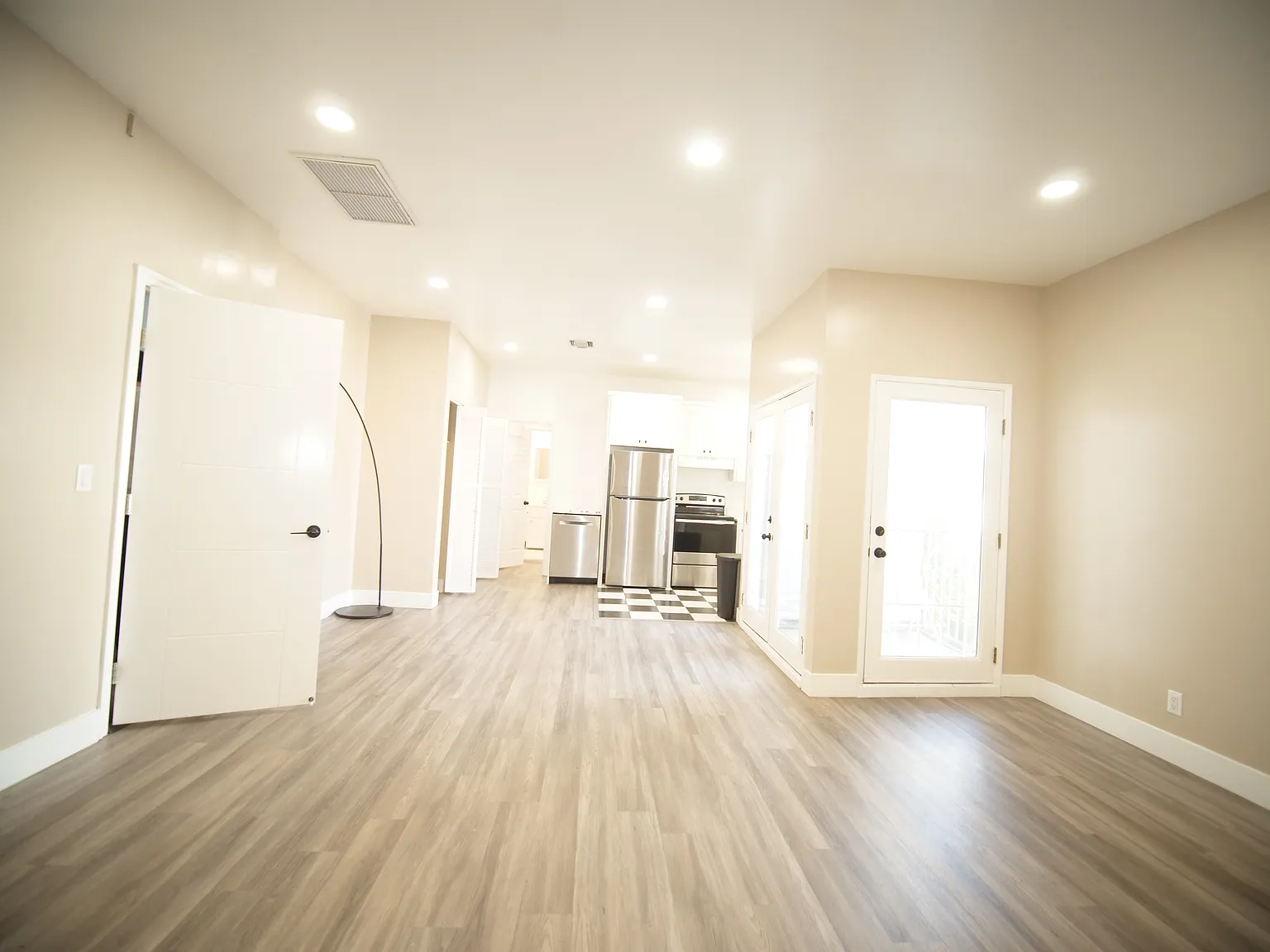 2 bed, 1000 sqft, $2,695 — Photo 4
