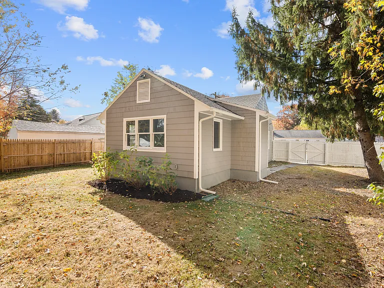 210 Handel Rd — Photo 3