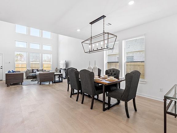 5th image of 404 Kendall Crest Dr