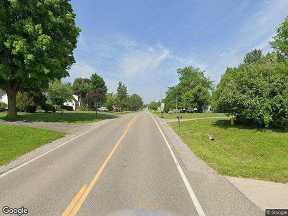 Exterior Neighborhood (street photo)