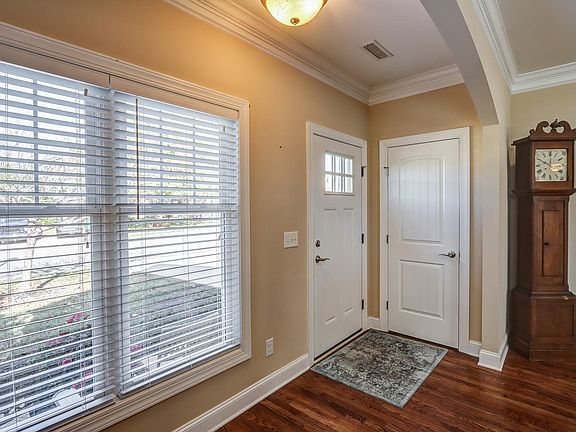 4th image of 1471 Helmsdale Dr