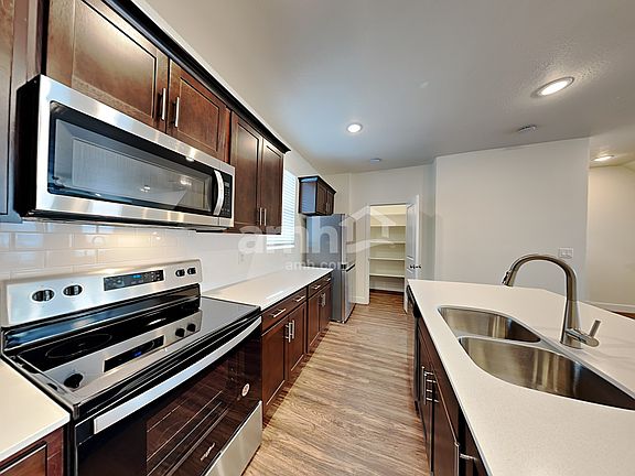 3rd image of 11036 S Blue Bayou Dr