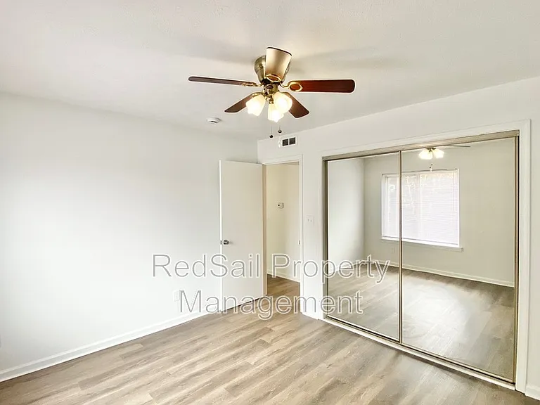 139 Haverford Ct — Photo 9