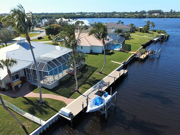 3rd image of 3251 SE River Vista Dr