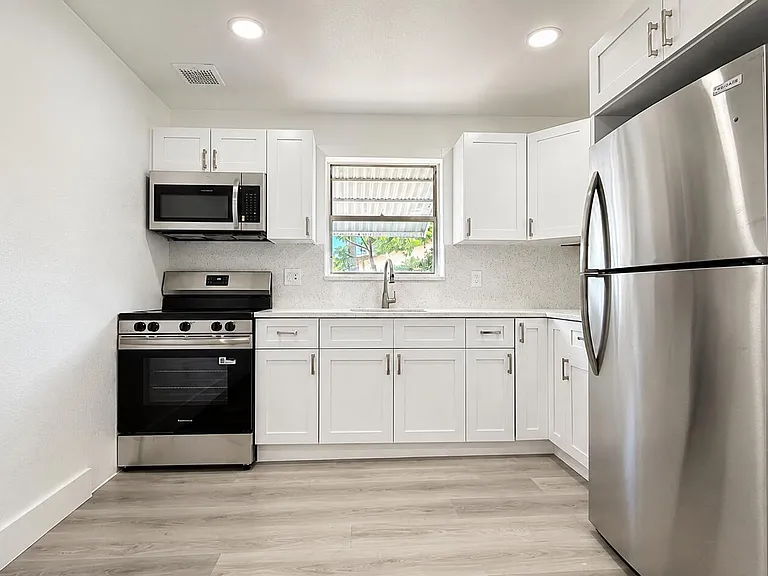 528 E Lakewood Rd #B — Photo 5