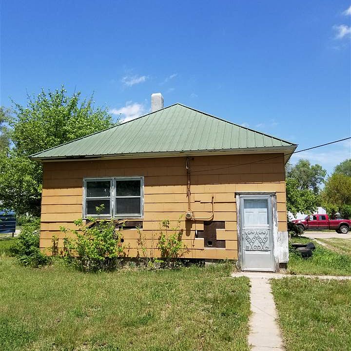 2nd image of 422 W B St