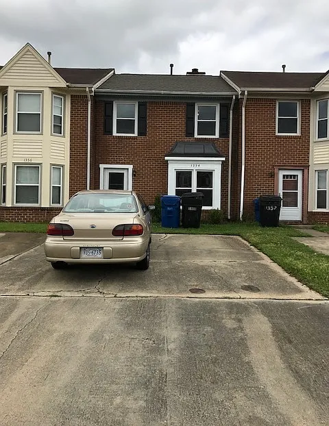 3 Bedroom Townhouse in Virginia Beach — Photo 1