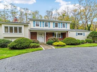 4 Austin Ln, Huntington, NY 11743