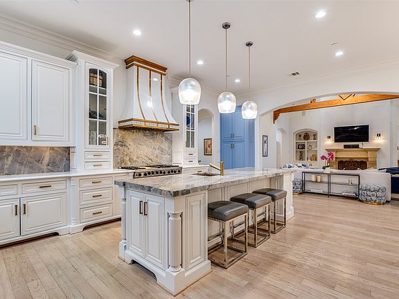 3rd image of 6430 Stefani Dr