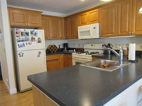 3rd image of 3 Sycamore Dr #3