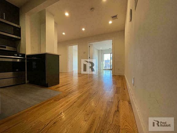 4th image of 1552 Myrtle Ave