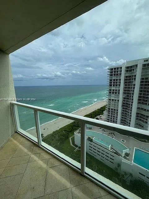 La Perla Condo — Photo 3