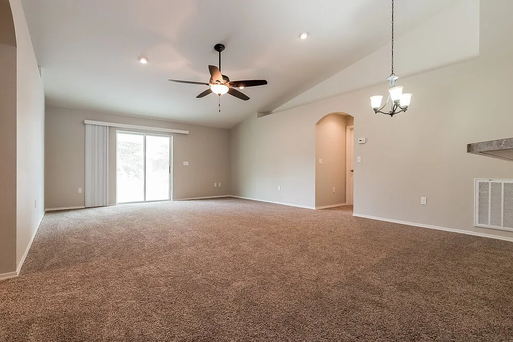 4 bed, 2.0 bath, 1711 sqft, $2,215 — Photo 4