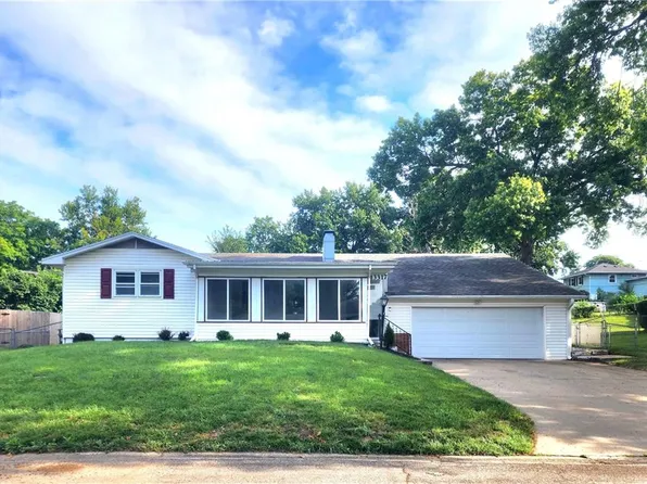 3317 Auburn Dr, Saint Joseph, MO 64506