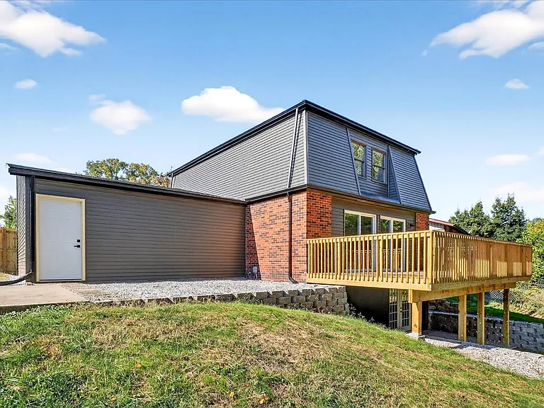208 Coral Dr — Photo 33