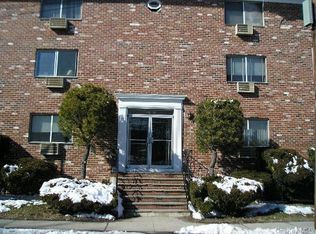 46 Calvert St APT 3D, Harrison, NY 10528